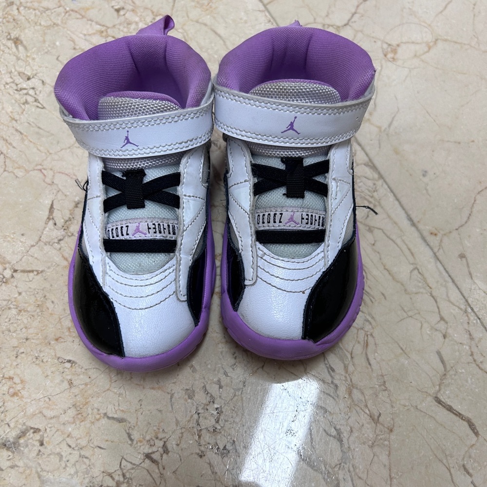 Toddler size 9 Jordan’s. Great condition